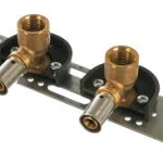 Комплект из монтажной планки и двух пресс-водорозеток Giacomini RM138K