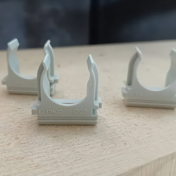 Держатель с защёлкой (гофра 20)